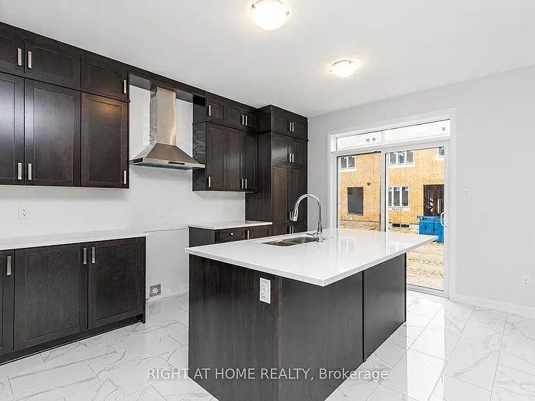 182 Lynn Coulter St — Photo 6