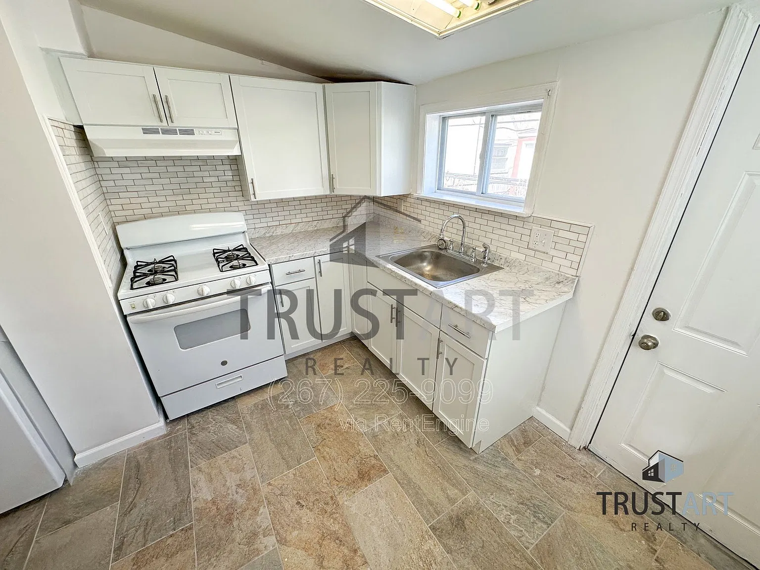 3 bed, 1.5 bath, 1040 sqft, $1,500 — Photo 1