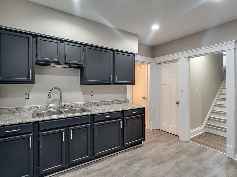 934 Royal Rd — Photo 6