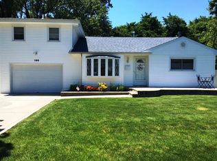 196 W 24th St, Deer Park, NY 11729