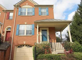 1380 Park Garden Ln, Reston, VA 20194