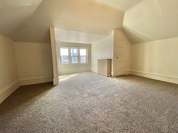 2nd image of 1432 W Knox Ave Unit 3
