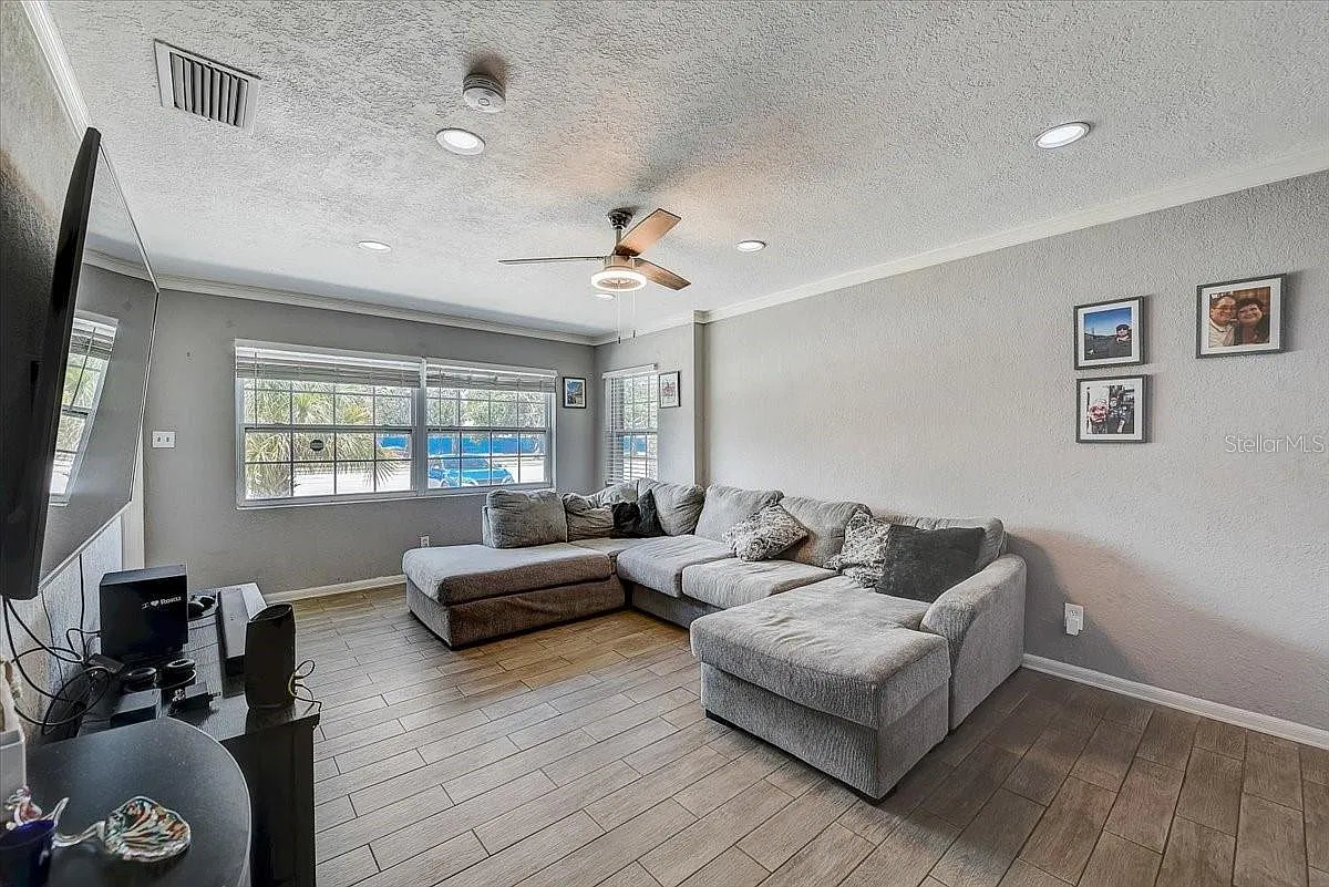 2 bed, 920 sqft, $2,090 — Photo 3
