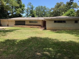 201 Isgren Dr, Longview, TX 75602