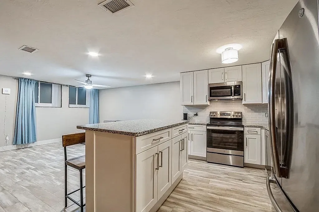 2 bed, 2.0 bath, 1225 sqft, $2,450 — Photo 4