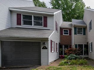11 Banyan St, Selinsgrove, PA 17870