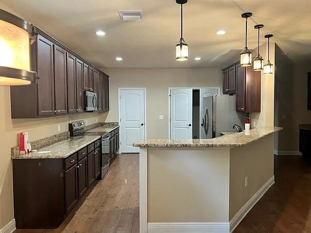 2 bed, 2.5 bath, 2000 sqft, $1,850 — Photo 3