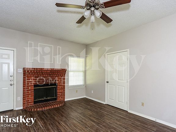 2nd image of 1701 Oxford Dr