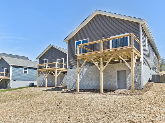 3rd image of 233 Edgewood Rd S