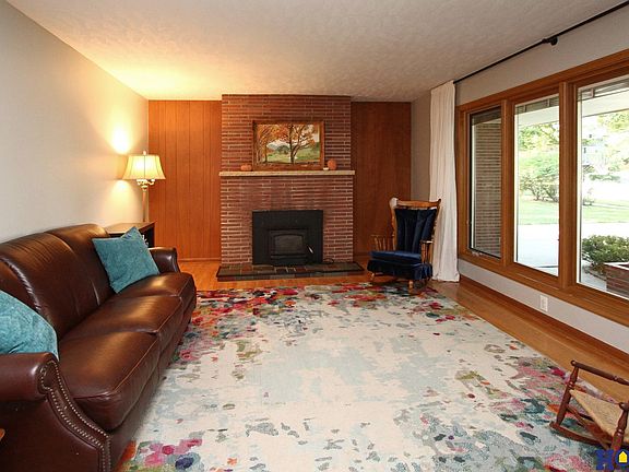 3rd image of 620 Teakwood Dr