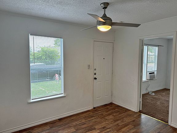 2nd image of 902 Flood St #1/2