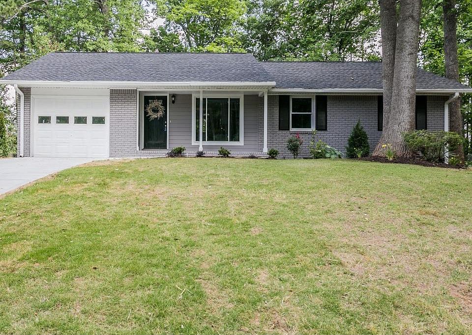1st image of 2389 Brenda Dr SE