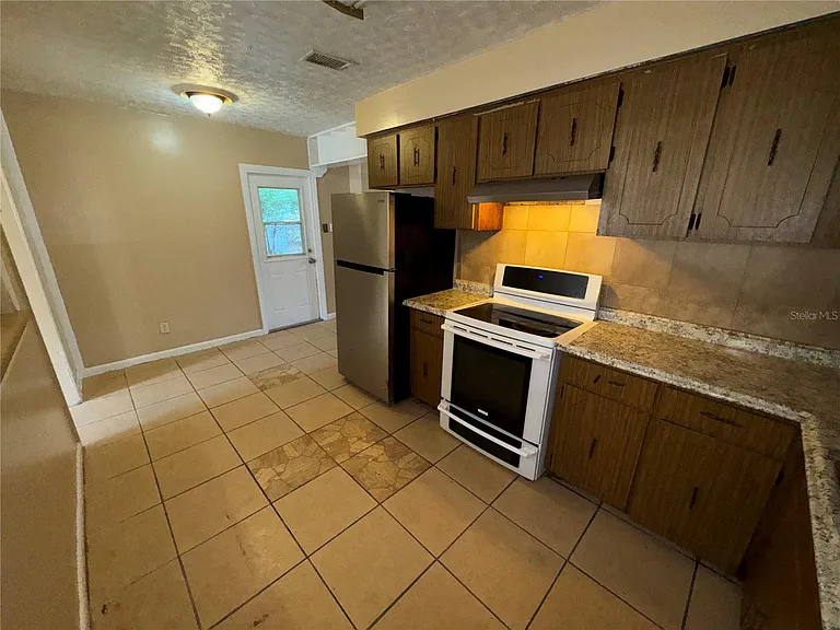3011 E Flora St — Photo 24