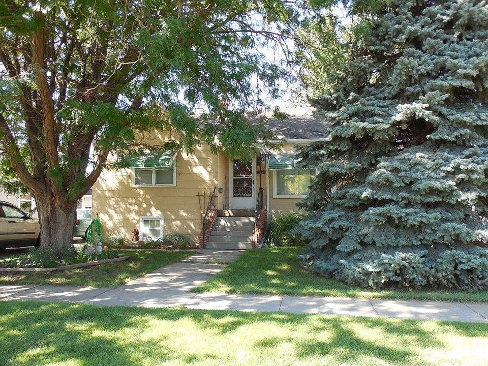 1st image of 919 W B St