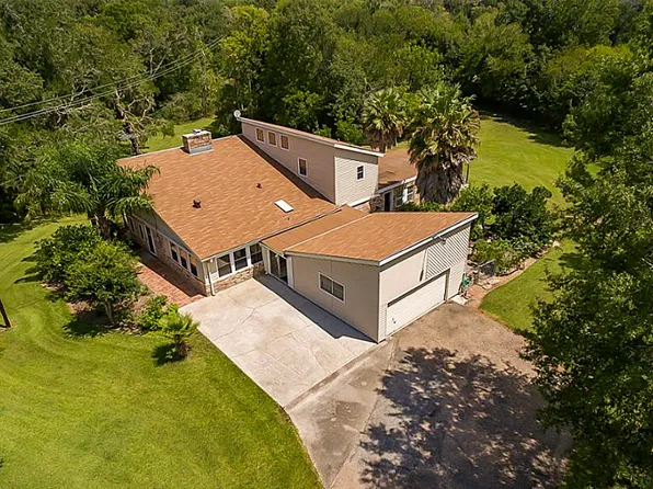 714 Cemetery Rd, Santa Fe, TX 77517