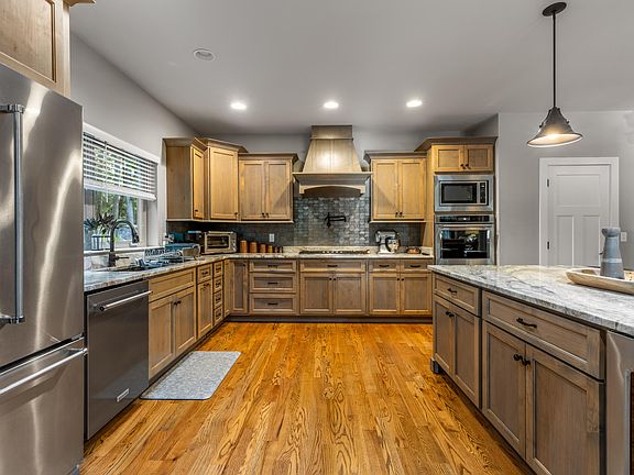 17th image of 748 Woodcock Rd