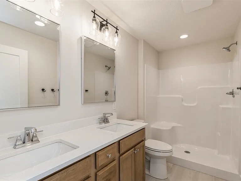 915 Henryson St — Photo 23