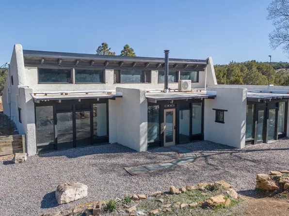 10 Wright Dr, Tijeras, NM 87059