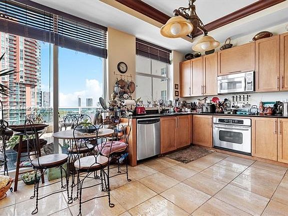 5th image of 3340 NE 190th St APT 1808