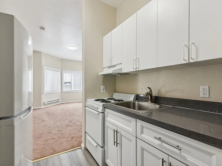 2070 University Avenue — Photo 13