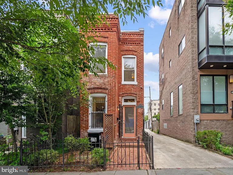 1010 W St NW — Photo 1