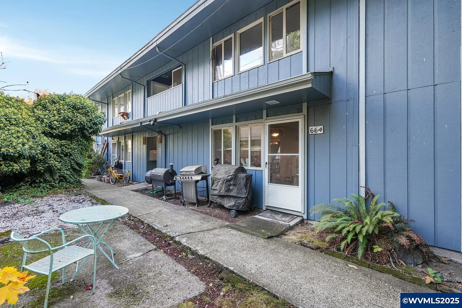 664 Thompson Ave NE photo 1