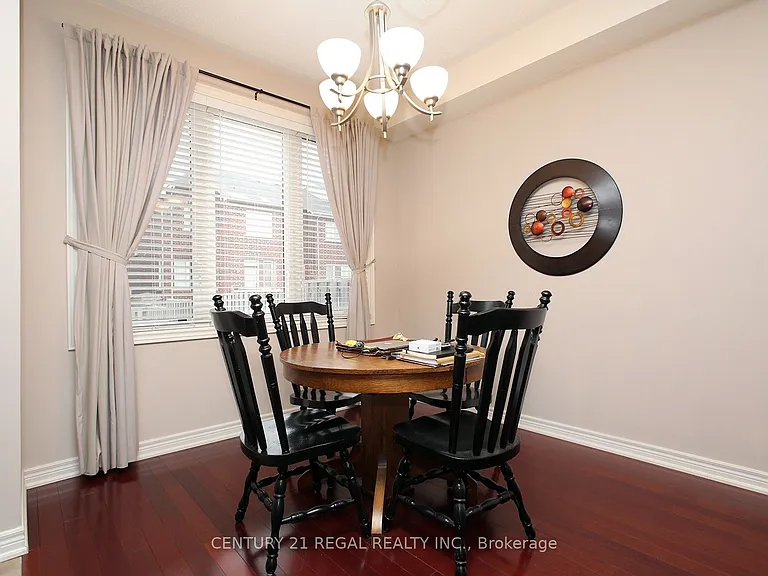 16 Thatcher Cres — Photo 24