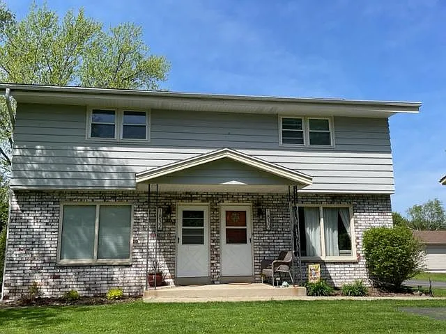 1832 Oakdale Dr — Photo 2