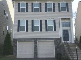 3253 Eagle Ridge Dr, Woodbridge, VA 22191