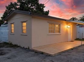 2410 Roosevelt St, Hollywood, FL
