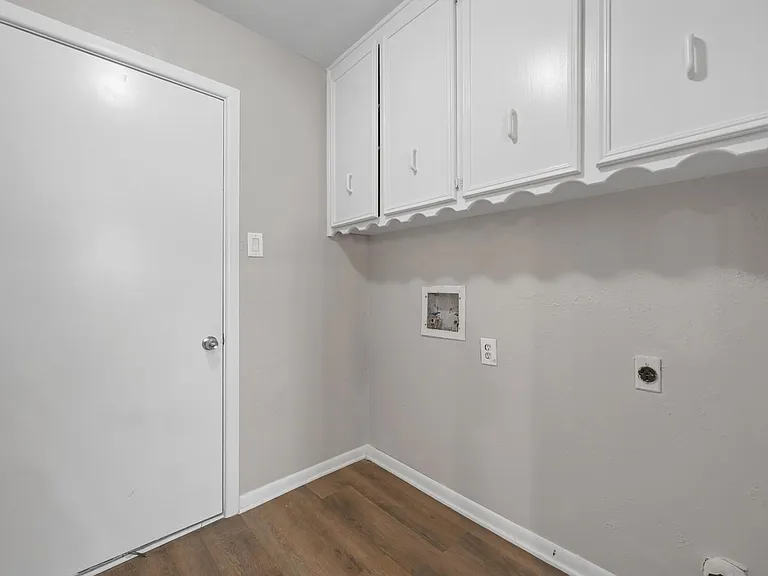 660 Springhill Dr — Photo 20