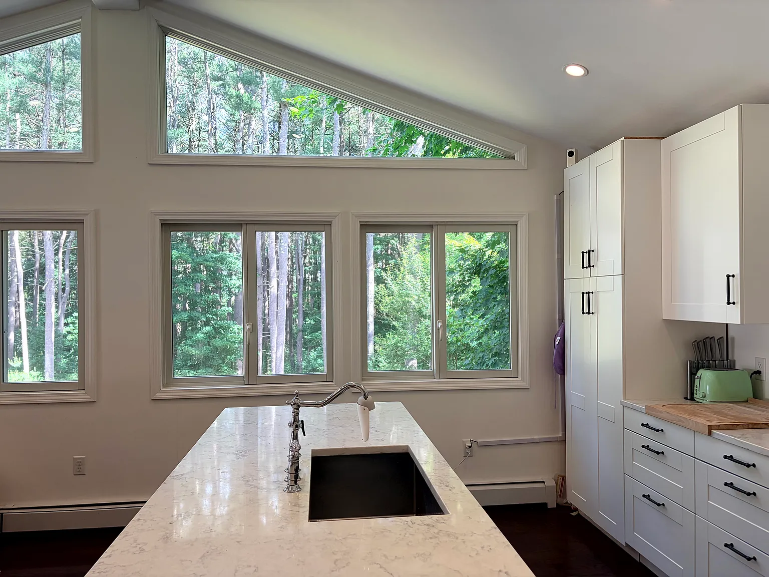 3 bed, 2024 sqft, $5,200 — Photo 2