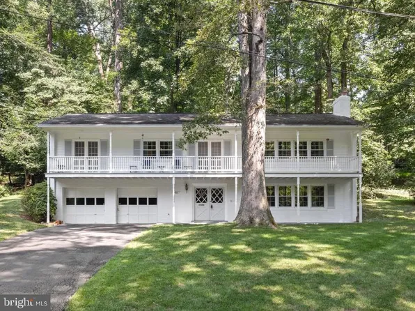 9016 Hamilton Dr, Fairfax, VA 22031