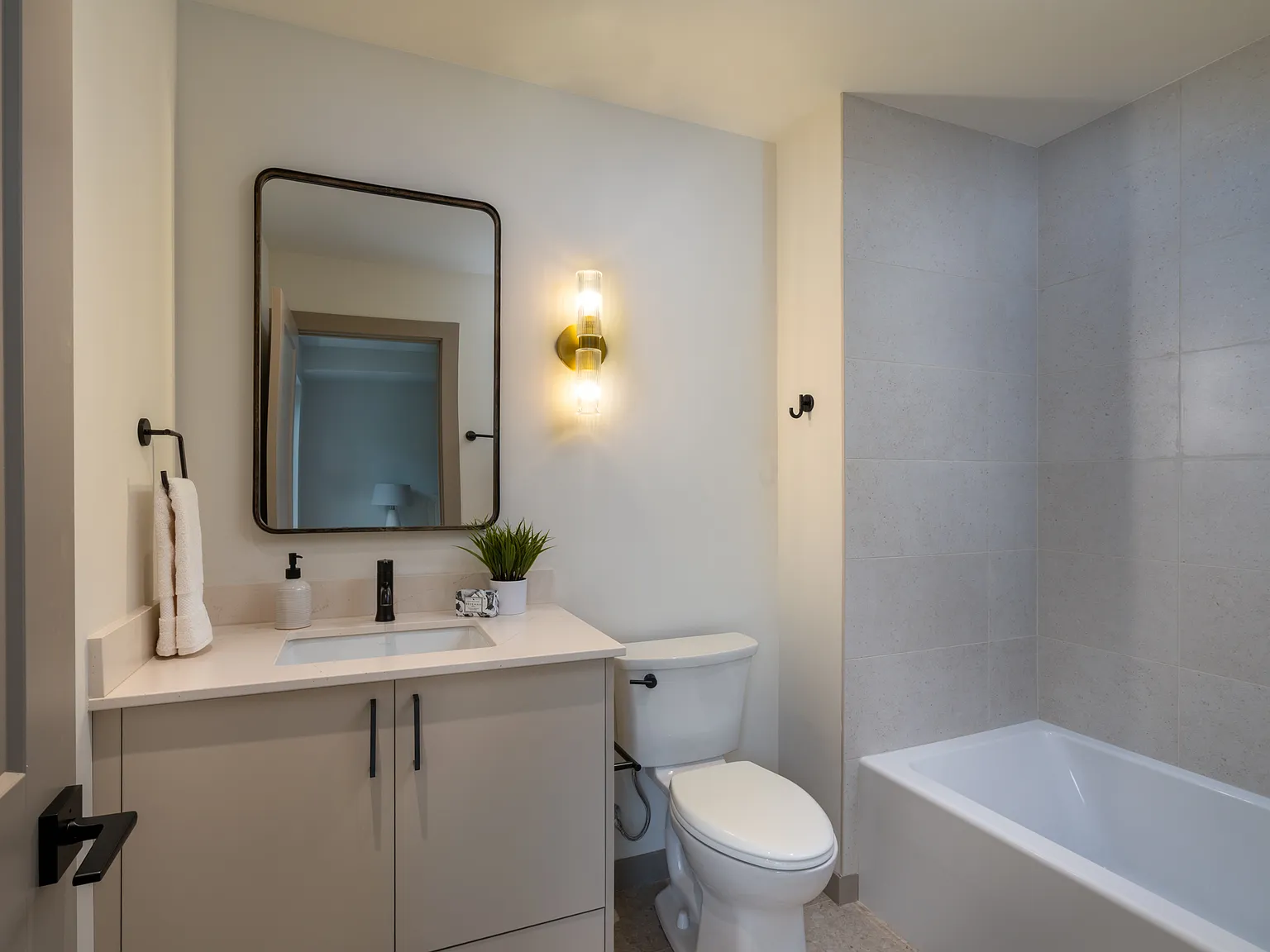 317 North River Street - 2 — Photo 3