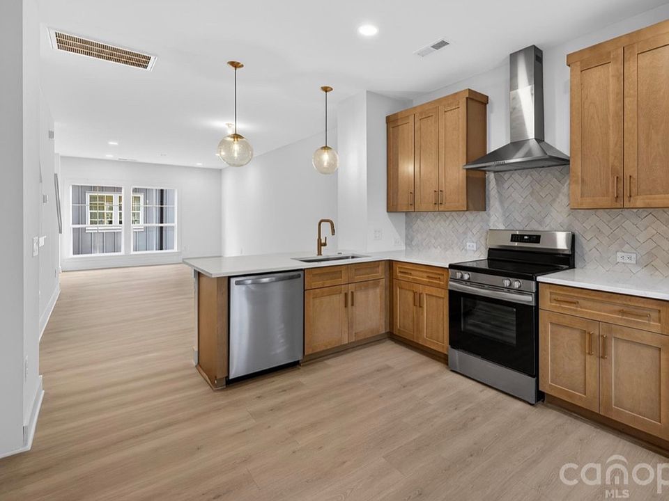 1st image of 1015 Carter Ave