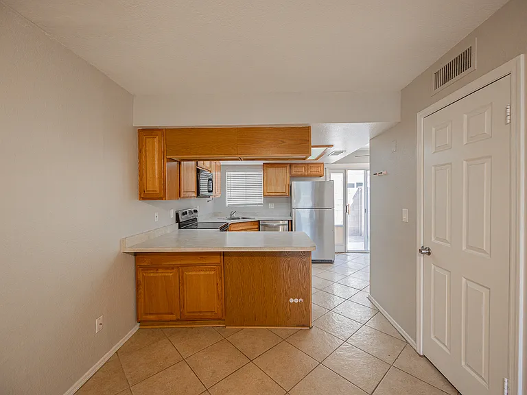 1055 W 5th St #18 — Photo 7