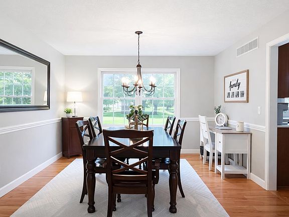 5th image of 15603 Clarendon Hills Dr