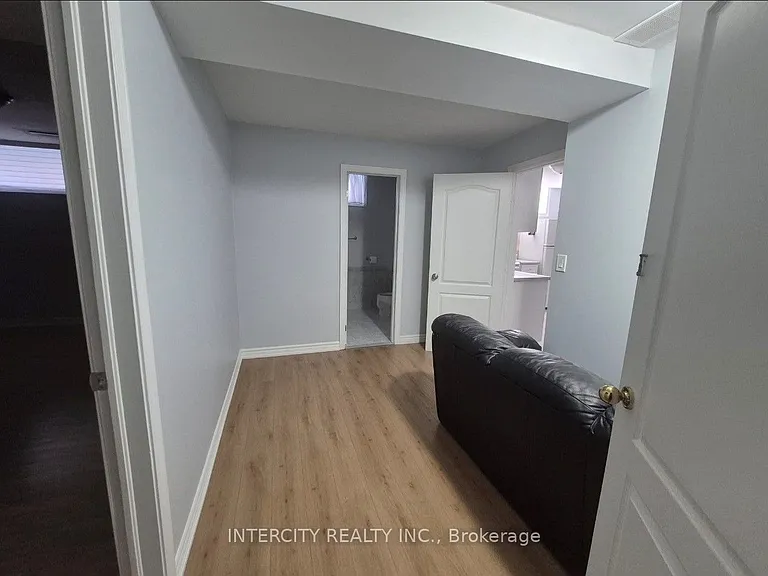 346 Crofters Rd #BASEMENT — Photo 6
