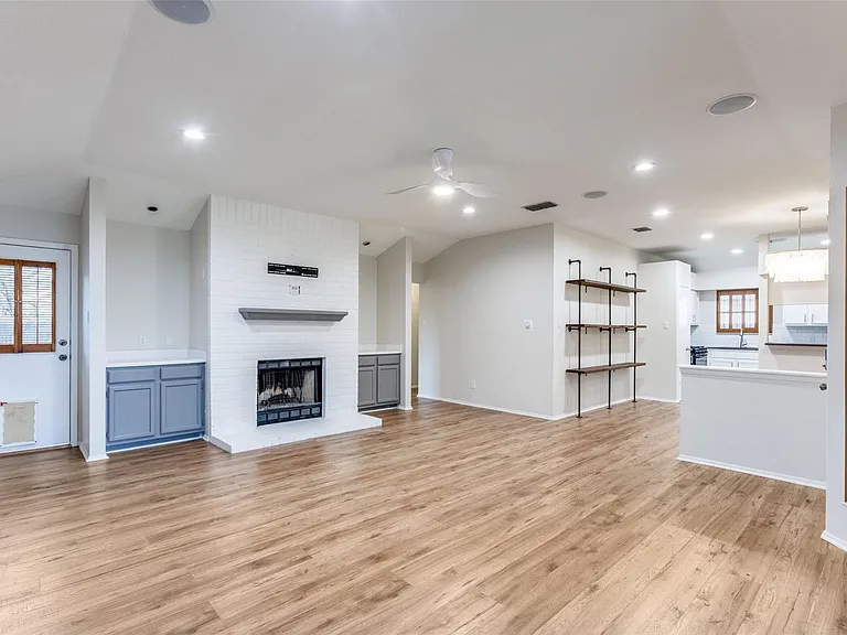 900 Angleton Cv — Photo 1