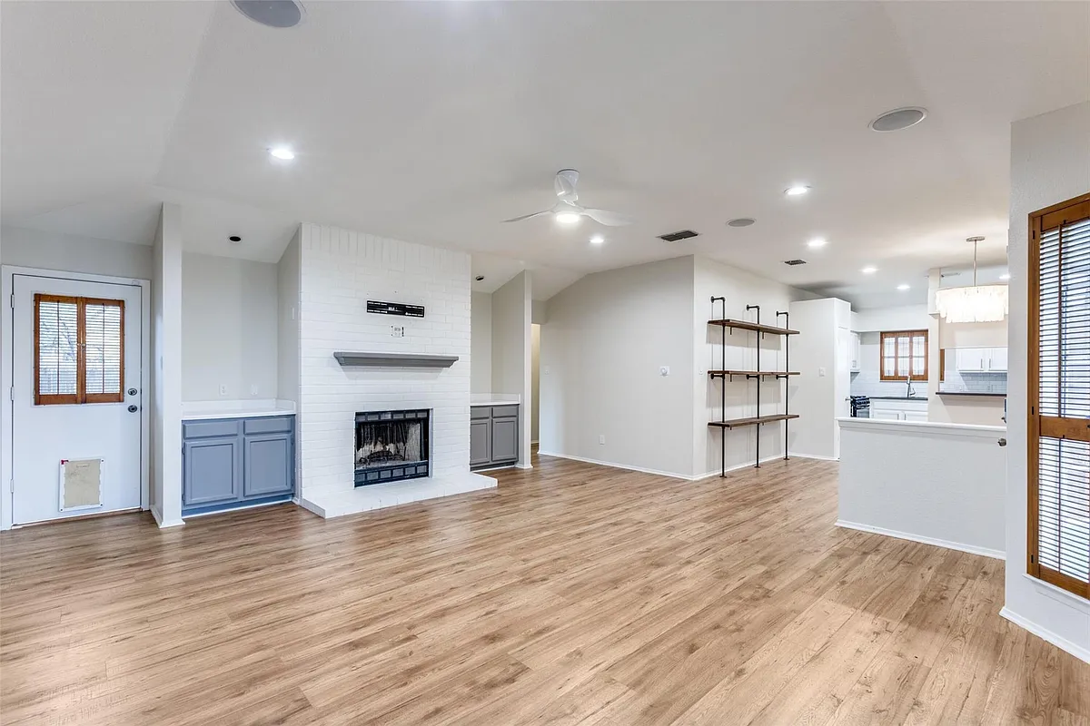 Building Photo - 900 Angleton Cv