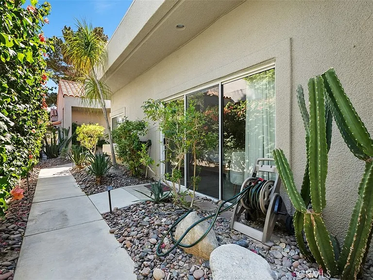 51 Pebble Beach Dr — Photo 8