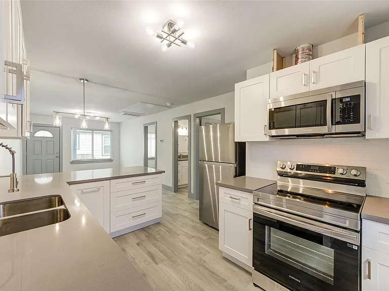 3112 Wentworth St #2 — Photo 5