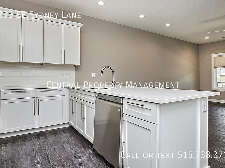 2333 SE Sydney Ln — Photo 10