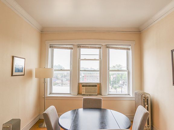 5th image of 2473 W Gunnison St APT 1
