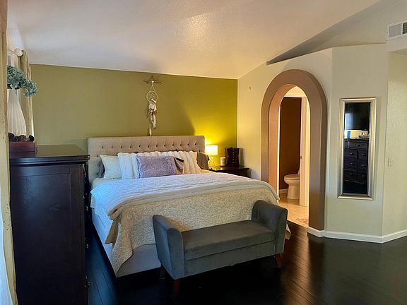 Master Bedroom - Bright and Ultra Clean