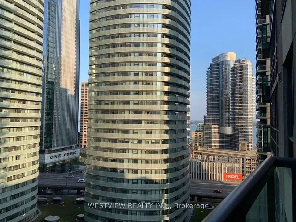 30 Grand Trunk Cres #2009