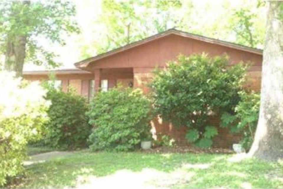 1st image of 142 Brewer Cir