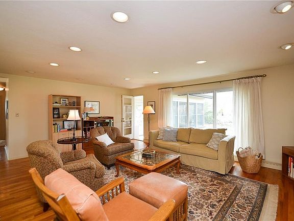 5th image of 448 Powell Dr
