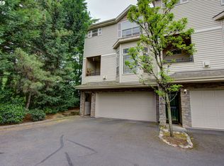12138 NE Fremont St APT 17, Portland, OR 97220