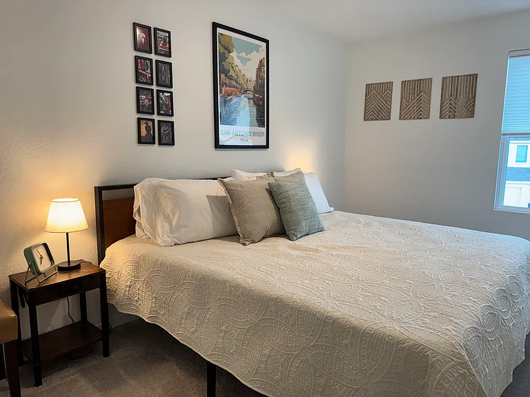 Bedroom 3 (KING bed)